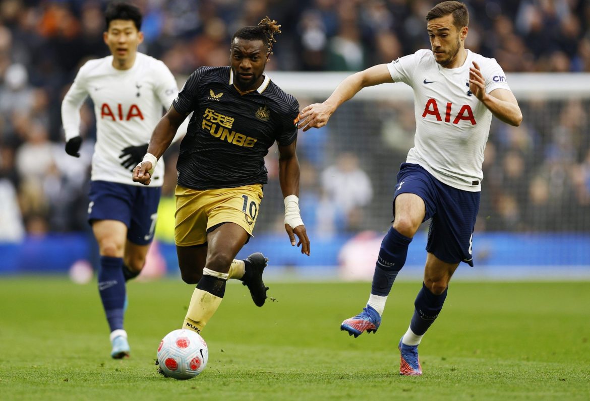 Spurs eye shock swoop for Saint-Maximin
