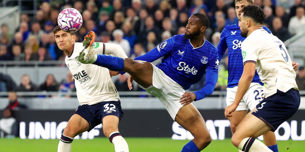 Moyes can drop Barry & Beto by unleashing “magic” Everton star in new role